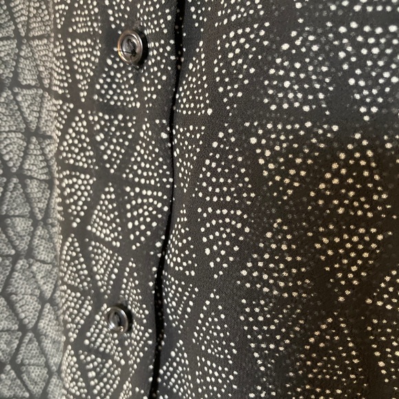 Button up sheer tank - Picture 6 of 7